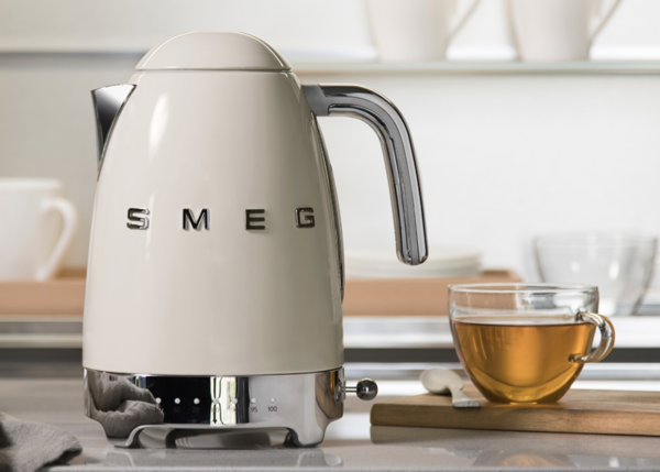 SMEG elkedel 1,8 L